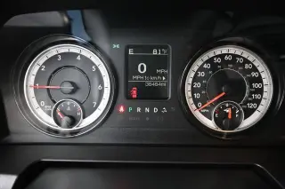 Ram 1500 2018 4x4 Tradesman 4p. Cabina Doble 5.5 pies ST Camioneta