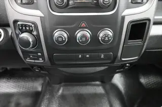 Ram 1500 2018 4x4 Tradesman 4p. Cabina Doble 5.5 pies ST Camioneta