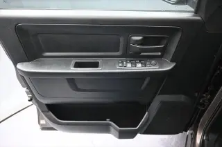 Ram 1500 2018 4x4 Tradesman 4p. Cabina Doble 5.5 pies ST Camioneta