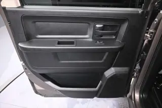 Ram 1500 2018 4x4 Tradesman 4p. Cabina Doble 5.5 pies ST Camioneta