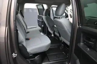 Ram 1500 2018 4x4 Tradesman 4p. Cabina Doble 5.5 pies ST Camioneta