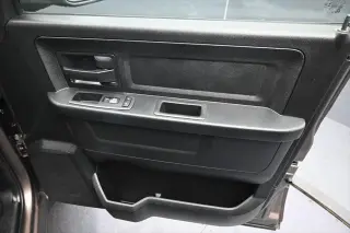 Ram 1500 2018 4x4 Tradesman 4p. Cabina Doble 5.5 pies ST Camioneta