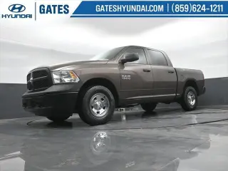 Ram 1500 2018 4x4 Tradesman 4p. Cabina Doble 5.5 pies ST Camioneta
