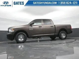 Ram 1500 2018 4x4 Tradesman 4p. Cabina Doble 5.5 pies ST Camioneta