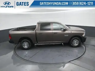 Ram 1500 2018 4x4 Tradesman 4p. Cabina Doble 5.5 pies ST Camioneta