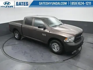 Ram 1500 2018 4x4 Tradesman 4p. Cabina Doble 5.5 pies ST Camioneta