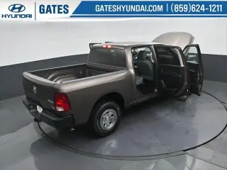 Ram 1500 2018 4x4 Tradesman 4p. Cabina Doble 5.5 pies ST Camioneta