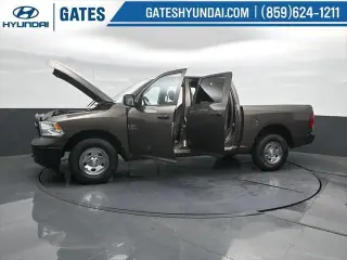 Ram 1500 2018 4x4 Tradesman 4p. Cabina Doble 5.5 pies ST Camioneta