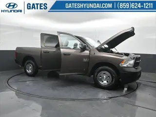 Ram 1500 2018 4x4 Tradesman 4p. Cabina Doble 5.5 pies ST Camioneta