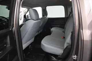 Ram 1500 2018 4x4 Tradesman 4p. Cabina Doble 5.5 pies ST Camioneta