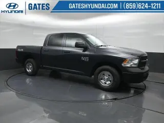 Ram 1500 Classic 2021 4x4 Tradesman 4p Camión Cabina Completa 5.5 pies CB