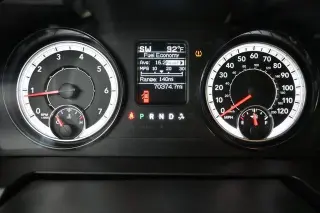 Ram 1500 Classic 2021 4x4 Tradesman 4p Camión Cabina Completa 5.5 pies CB