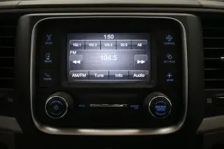 Ram 1500 Classic 2021 4x4 Tradesman 4p Camión Cabina Completa 5.5 pies CB
