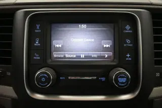 Ram 1500 Classic 2021 4x4 Tradesman 4p Camión Cabina Completa 5.5 pies CB