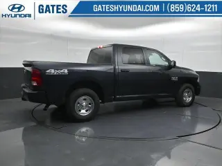 Ram 1500 Classic 2021 4x4 Tradesman 4p Camión Cabina Completa 5.5 pies CB