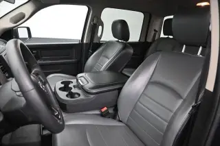 Ram 1500 Classic 2021 4x4 Tradesman 4p Camión Cabina Completa 5.5 pies CB