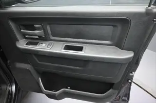 Ram 1500 Classic 2021 4x4 Tradesman 4p Camión Cabina Completa 5.5 pies CB