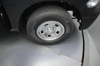 Ram 1500 Classic 2021 4x4 Tradesman 4p Camión Cabina Completa 5.5 pies CB