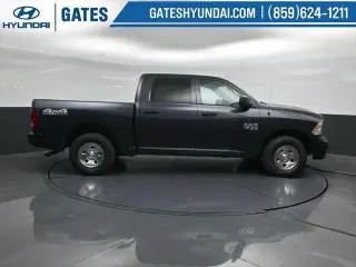 Ram 1500 Classic 2021 4x4 Tradesman 4p Camión Cabina Completa 5.5 pies CB