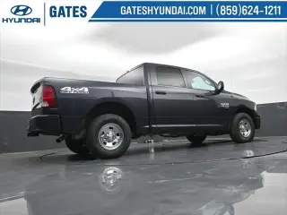 Ram 1500 Classic 2021 4x4 Tradesman 4p Camión Cabina Completa 5.5 pies CB