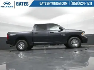 Ram 1500 Classic 2021 4x4 Tradesman 4p Camión Cabina Completa 5.5 pies CB