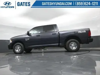 Ram 1500 Classic 2021 4x4 Tradesman 4p Camión Cabina Completa 5.5 pies CB