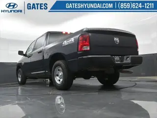 Ram 1500 Classic 2021 4x4 Tradesman 4p Camión Cabina Completa 5.5 pies CB
