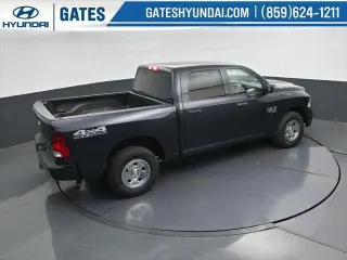 Ram 1500 Classic 2021 4x4 Tradesman 4p Camión Cabina Completa 5.5 pies CB