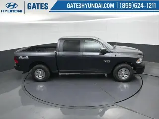 Ram 1500 Classic 2021 4x4 Tradesman 4p Camión Cabina Completa 5.5 pies CB