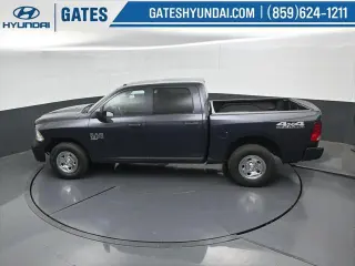 Ram 1500 Classic 2021 4x4 Tradesman 4p Camión Cabina Completa 5.5 pies CB