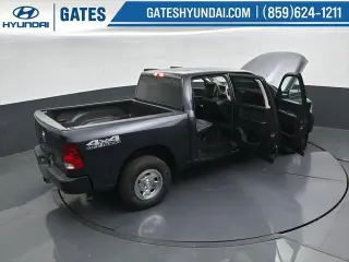 Ram 1500 Classic 2021 4x4 Tradesman 4p Camión Cabina Completa 5.5 pies CB