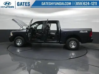 Ram 1500 Classic 2021 4x4 Tradesman 4p Camión Cabina Completa 5.5 pies CB