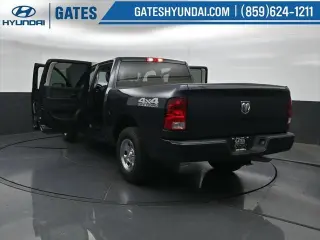 Ram 1500 Classic 2021 4x4 Tradesman 4p Camión Cabina Completa 5.5 pies CB