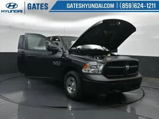 Ram 1500 Classic 2021 4x4 Tradesman 4p Camión Cabina Completa 5.5 pies CB