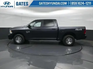 Ram 1500 Classic 2021 4x4 Tradesman 4p Camión Cabina Completa 5.5 pies CB
