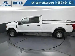 Ford F-350 Super Duty 2022 4x4 XL 4 puertas Cabina de tripulación 6,8 pies SB SRW Camioneta pickup