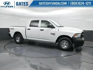 Ram 1500 Classic 2019 4x4 Tradesman 4p. Cabina Doble 5.5 pies CT Camioneta