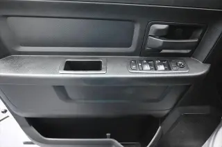 Ram 1500 Classic 2019 4x4 Tradesman 4p. Cabina Doble 5.5 pies CT Camioneta