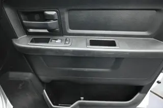 Ram 1500 Classic 2019 4x4 Tradesman 4p. Cabina Doble 5.5 pies CT Camioneta