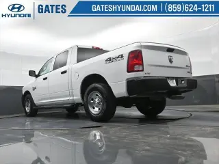Ram 1500 Classic 2019 4x4 Tradesman 4p. Cabina Doble 5.5 pies CT Camioneta