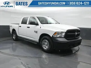 Ram 1500 Classic 2019 4x4 Tradesman 4p. Cabina Doble 5.5 pies CT Camioneta