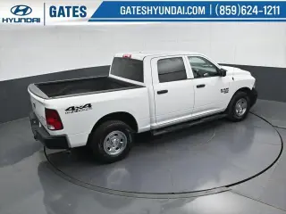 Ram 1500 Classic 2019 4x4 Tradesman 4p. Cabina Doble 5.5 pies CT Camioneta
