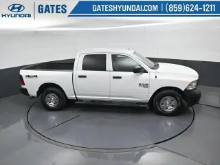 Ram 1500 Classic 2019 4x4 Tradesman 4p. Cabina Doble 5.5 pies CT Camioneta