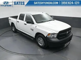 Ram 1500 Classic 2019 4x4 Tradesman 4p. Cabina Doble 5.5 pies CT Camioneta