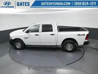 Ram 1500 Classic 2019 4x4 Tradesman 4p. Cabina Doble 5.5 pies CT Camioneta