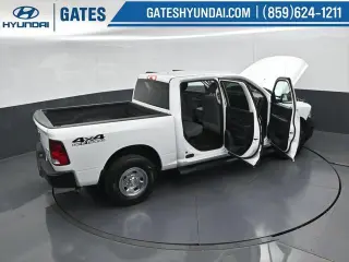 Ram 1500 Classic 2019 4x4 Tradesman 4p. Cabina Doble 5.5 pies CT Camioneta