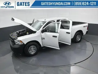 Ram 1500 Classic 2019 4x4 Tradesman 4p. Cabina Doble 5.5 pies CT Camioneta