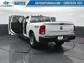Ram 1500 Classic 2019 4x4 Tradesman 4p. Cabina Doble 5.5 pies CT Camioneta
