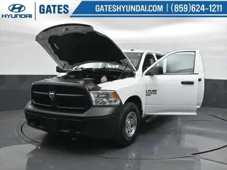 Ram 1500 Classic 2019 4x4 Tradesman 4p. Cabina Doble 5.5 pies CT Camioneta