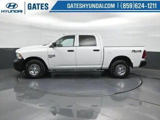 Ram 1500 Classic 2019 4x4 Tradesman 4p. Cabina Doble 5.5 pies CT Camioneta